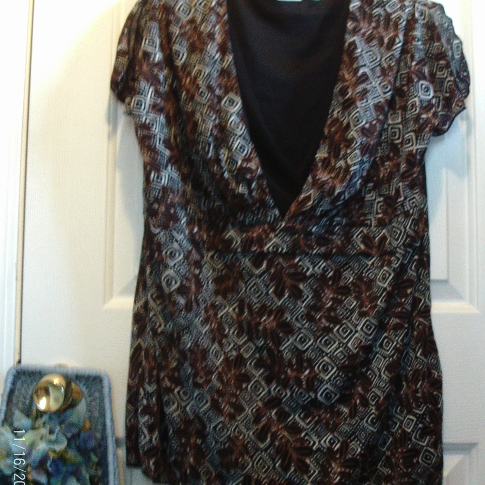 Split cap sleeve v neck Cato top size 14/16